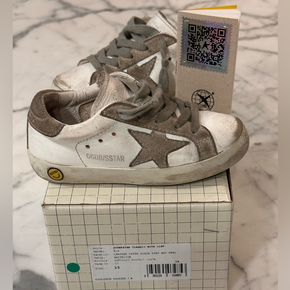 Golden Goose classic superstar leather/suede sneaker lightly used size 25